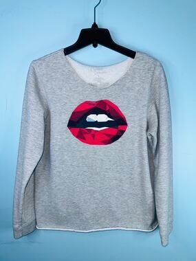 Desert Dreamer long-sleeve sweatshirt geometric pixelated red lips graphic large